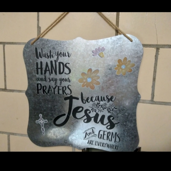 Hanging quotes with meaning. - Picture 3 of 4